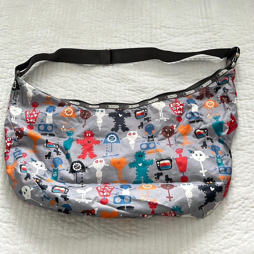 Le Sportsac crescent shaped bag gently used